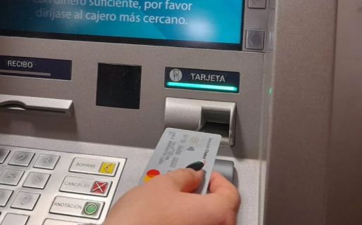 Banco del Chubut entrega nuevas tarjetas de débito