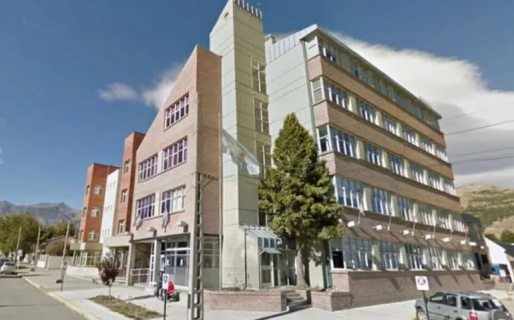 Se le escapó un tiro a una agente de la Policía en Tribunales de Esquel