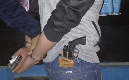 Detienen a un sujeto en un boliche por llevar un arma de fuego