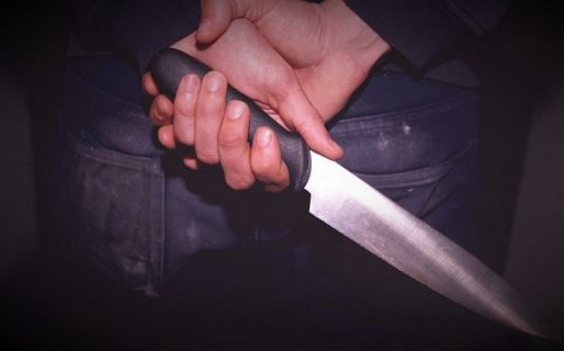 Apuñaló a su novio, lo dejó en terapia intensiva, pero aseguró que «lo ama mucho»