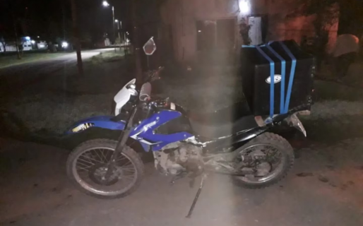 Un hombre que viajaba de acompañante en una moto se desvaneció y cayó muerto en la calle