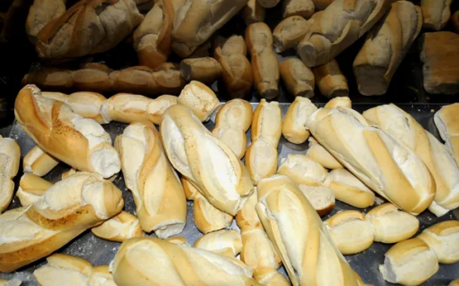 «Es mucha la gente que entra a pedir el pan solidario porque no tienen para comprarlo»