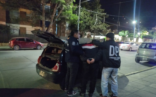 Fue al velorio del papá de un amigo y cuando salió lo esperaba la Policía para llevárselo preso