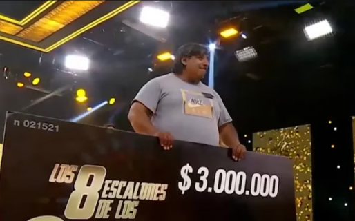 Un electricista con siete hijos y una dura historia familiar se quebró al ganar el premio millonario de Los 8 escalones