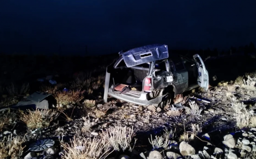 Perdió el control del auto tras no poder esquivar un pozo en la Ruta 40