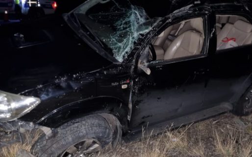 Conducía una Toyota, realizó una brusca maniobra y volcó