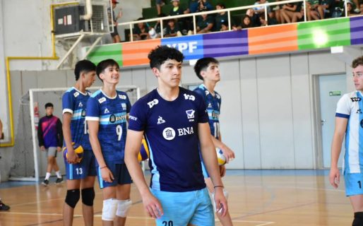 El comodorense Braulio Mendoza partió rumbo a Europa con la Selección argentina de vóley Sub-19