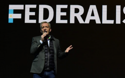 Arcioni durísimo: «No escucho un proyecto de provincia, es muy pobre lo de los candidatos»