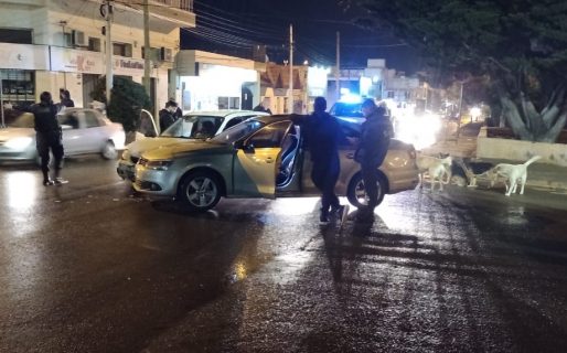 Dos vehículos impactaron frente a una comisaría