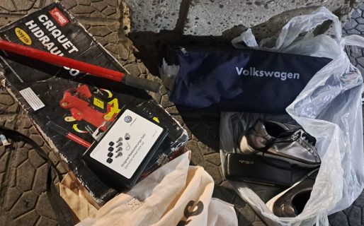 Robó elementos de un auto estando borracho, se negó a identificarse y terminó detenido