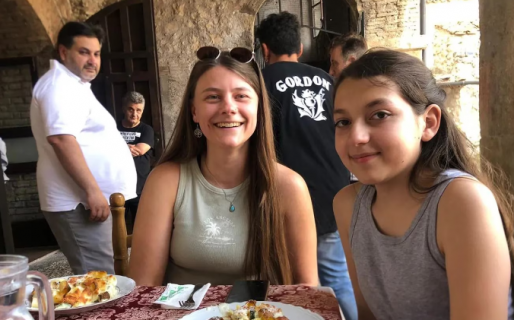 Paloma se curó de leucemia gracias a un trasplante de médula y viajó a Italia a conocer a su donante