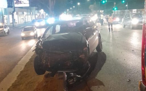 Choque en Av. Hipólito Irigoyen: una persona de 70 años fue trasladada al hospital