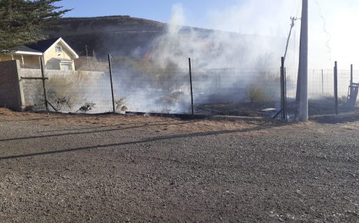 Gran incendio de pastizales en el barrio Manantial Rosales