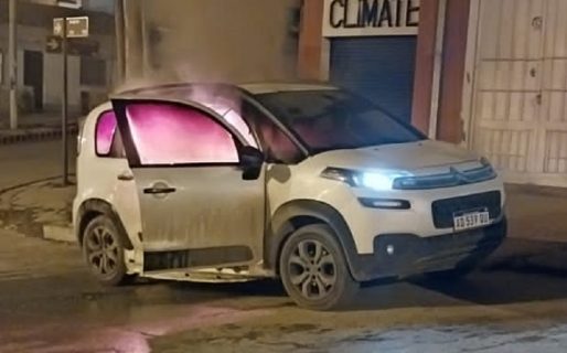 Encontraron un auto en llamas y sospechan que podría ser intencional