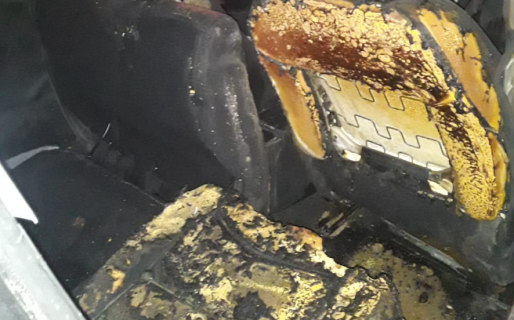 Por una falla mecánica tuvo que dejar su auto en otro barrio y se lo quisieron prender fuego