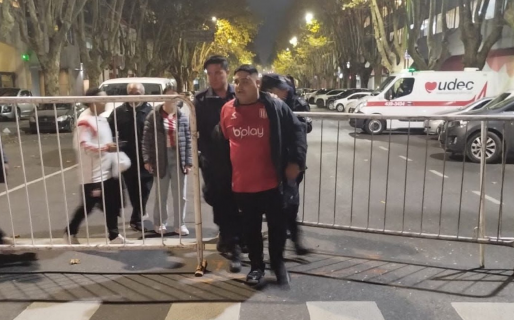 Tiró a la fosa a otro hincha acusándolo de haber molestado a su novia y terminó preso