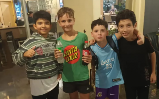 Cuatro nenes devolvieron $50.000 que encontraron en la calle