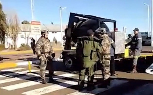 Un pasajero bromeó con que había una bomba y desalojaron el aeropuerto: terminó detenido