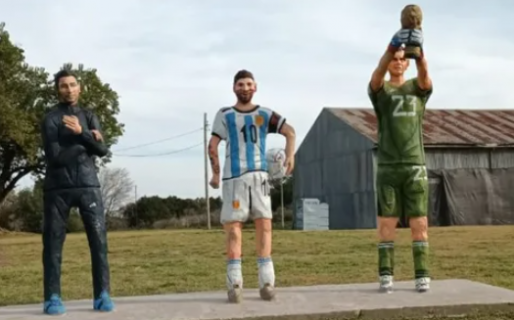 Las estatuas de Messi, Scaloni y el Dibu Martínez que se volvieron viral en las redes sociales