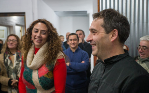 Loyola lanzó su candidatura en Camarones con la presencia y apoyo de Luque