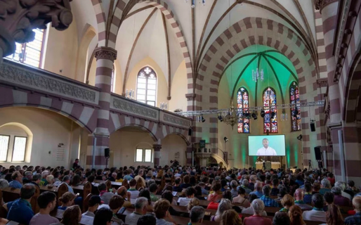 Se realizó la primera misa con inteligencia artificial y generó polémica