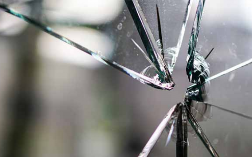 Dos hombres detenidos tras arrojar piedras a una remisería y amenazar al personal