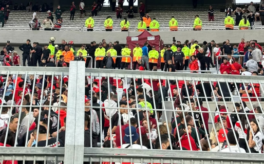 Tragedia en el Monumental: un hombre murió al caer desde la tribuna y el partido se suspendió