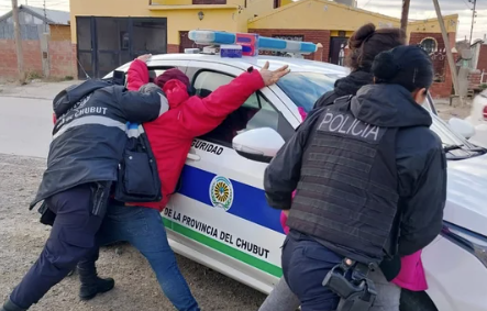 En el Día del Padre quisieron robar perfumes en una farmacia y fueron detenidas