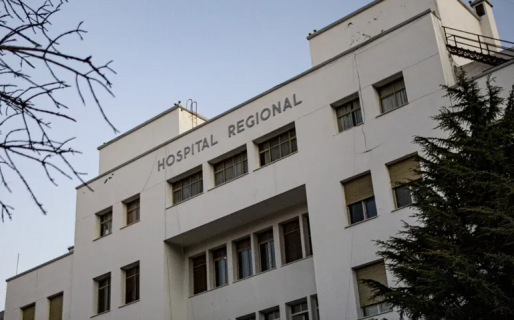 Una madre reclama respuestas urgentes para la salud de su hija