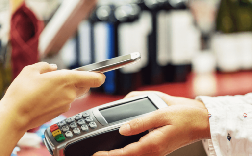 Código QR: por primera vez los pagos por transferencia superaron a los de tarjeta de débito