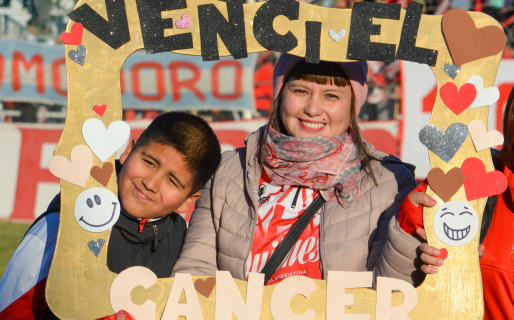 Tras superar el cáncer, Jennifer volvió a alentar al club de sus amores