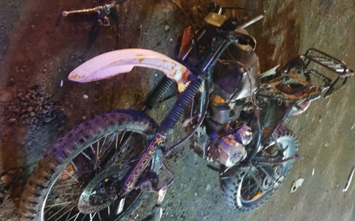 Un motociclista lesionado tras ser embestido por una camioneta