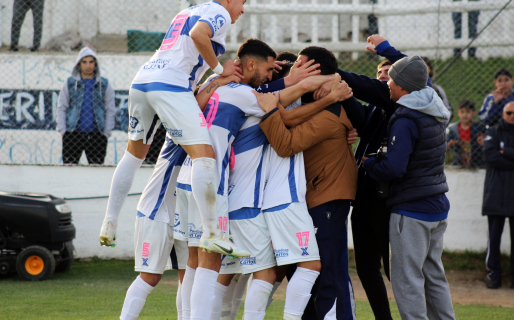 Newbery se afianza en la punta del Apertura