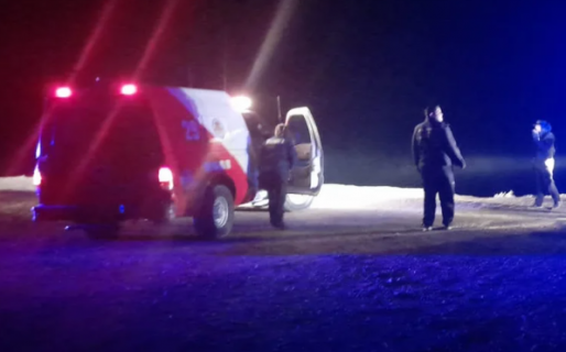 Rescataron a un hombre que había quedado encerrado por la marea en Km. 8