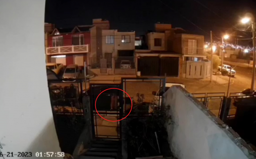 Un grupo de niños roba neumáticos en zona sur