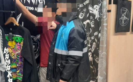 Joven de 22 años intenta robar ropa en un local céntrico pero es atrapado