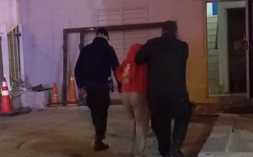 Robó el celular a una menor de edad, lo corrieron y terminó detenido