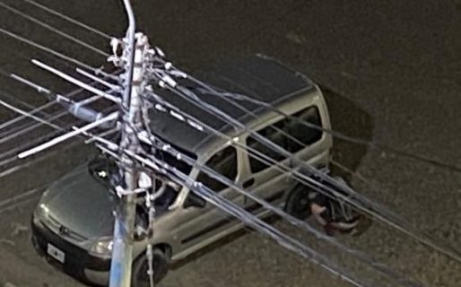 Robaba ruedas, fue perseguido y chocó dos patrulleros