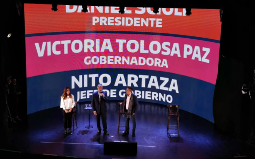 Scioli confirmó su candidatura y anunció a Hugo Moyano a la cabeza de la lista de diputados por Buenos Aires