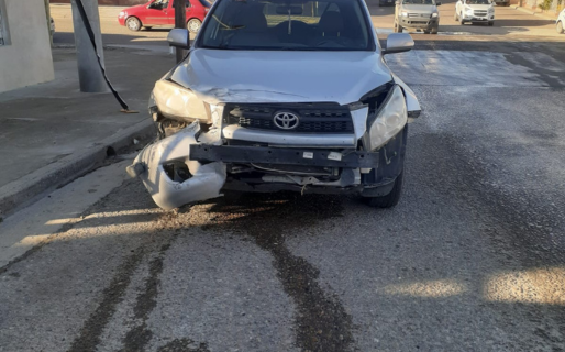 Fuerte choque sin lesionados sobre calle Artigas