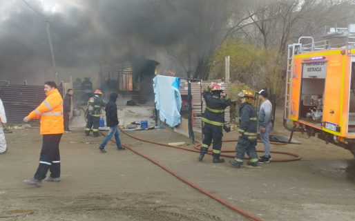 Se incendió una vivienda por niños que jugaban con hojas de papel en una habitación
