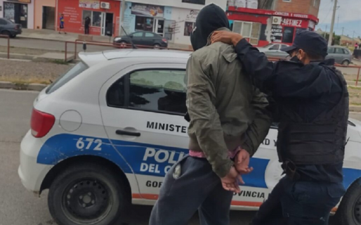 Golpeó a una mujer que terminó ensangrentada en el estacionamiento del supermercado