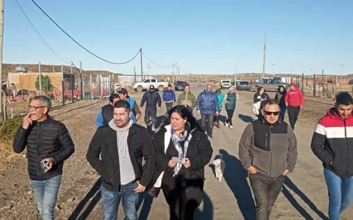 Gonzalo Pérez recorrió el barrio El Faro y habló de la problemática del agua