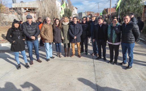 Se inauguró el nuevo pavimento y cordones cunetas en el barrio Castelli