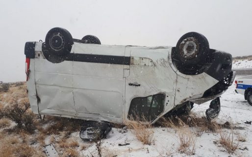 Una camioneta despistó y volcó sobre Ruta 3 producto de la nieve