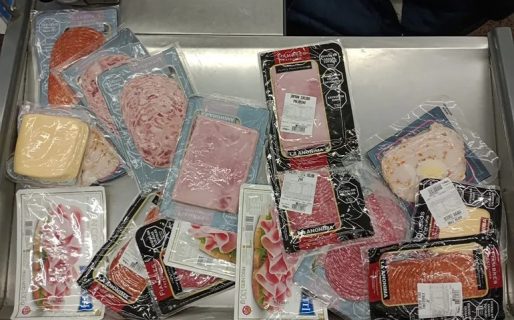Una mujer fue detenida por robar fiambres en un supermercado