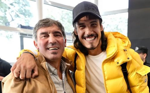 Manteca Martínez fue a recibir a Cavani y enloquecieron a los hinchas de Boca