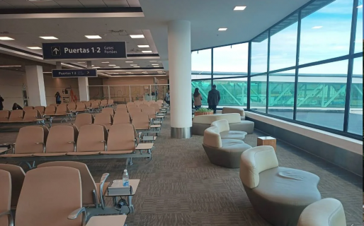 Mi pobre egresadito: una empresa se olvidó un alumno en el aeropuerto de Bariloche