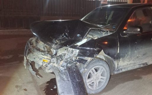 Borracho al volante chocó dos autos estacionados en barrio San Cayetano