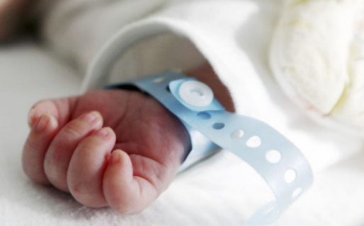 Un bebé de 21 días fue internado por ingerir cocaína